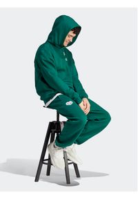 Adidas - adidas Spodnie dresowe Scribble Fleece IJ6457 Zielony Loose Fit. Kolor: zielony. Materiał: bawełna, dresówka #4