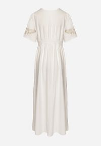 Born2be - Biała Wiskozowa Sukienka z Metalicznymi Haftami Helvesia. Okazja: na co dzień. Typ kołnierza: dekolt w kształcie V. Kolor: biały. Materiał: wiskoza. Wzór: haft. Styl: casual, elegancki #5