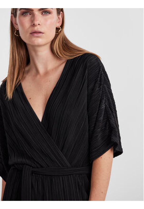 YAS Kombinezon Olinda 26032851 Czarny Loose Fit. Kolor: czarny. Materiał: syntetyk