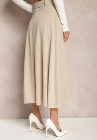 Renee - Jasnobeżowa Rozkloszowana Spódnica Maxi z Paskiem i Klamrą Adlirca. Okazja: na co dzień. Kolor: beżowy. Materiał: materiał. Wzór: gładki. Styl: casual #5