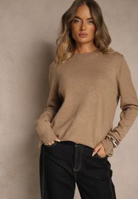 Renee - Ciemnobeżowy Klasyczny Sweter z Wełną i Bawełną Bez Zdobień Neandia. Kolor: beżowy. Materiał: wełna, bawełna. Wzór: aplikacja. Styl: klasyczny #1