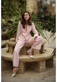 MOODO - Jednorzędowa marynarka różowa. Kolor: różowy. Materiał: wiskoza, elastan, poliester #1