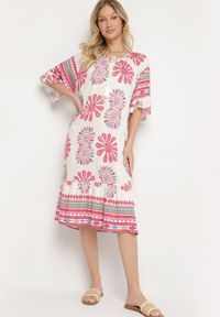 Born2be - Różowa Wiskozowa Sukienka Pudełkowa z Abstrakcyjnym Wzorem Reviona. Okazja: na co dzień, na spotkanie biznesowe. Kolor: różowy. Materiał: wiskoza. Styl: biznesowy, casual, elegancki #7