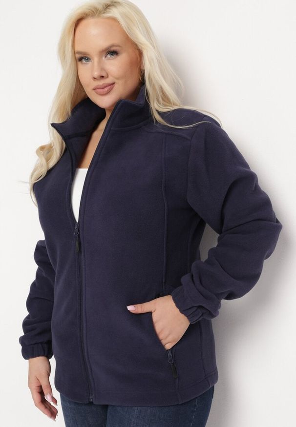 Born2be - Granatowa Bluza na Suwak o Klasycznym Kroju z Kołnierzem i Kieszeniami Lathmini. Okazja: na co dzień. Kolor: niebieski. Styl: klasyczny