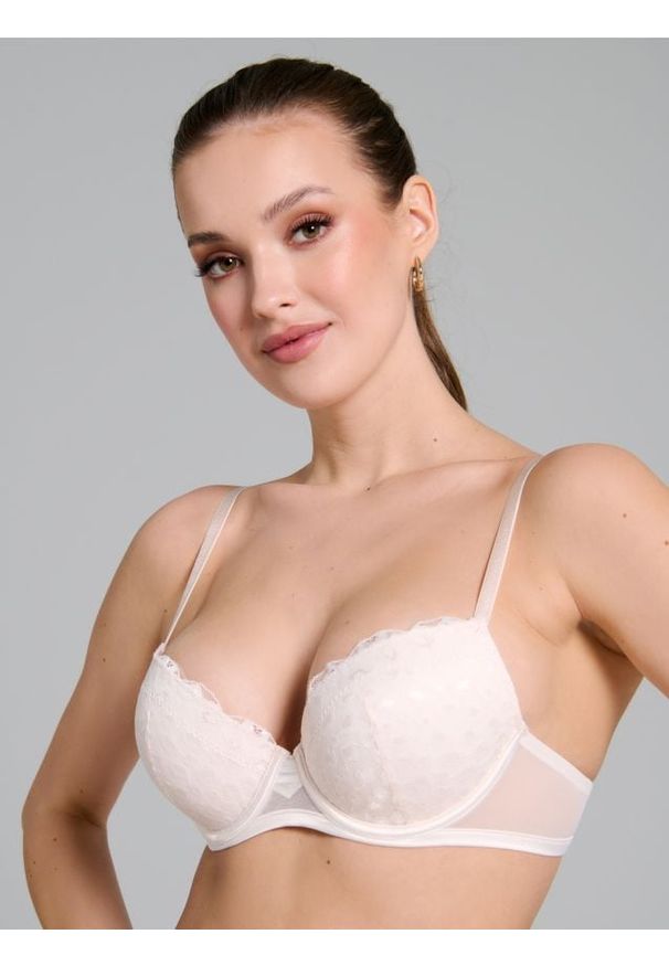 Sinsay - Biustonosz push-up z ozdobną koronką - kremowy. Kolor: kremowy. Materiał: koronka. Wzór: koronka