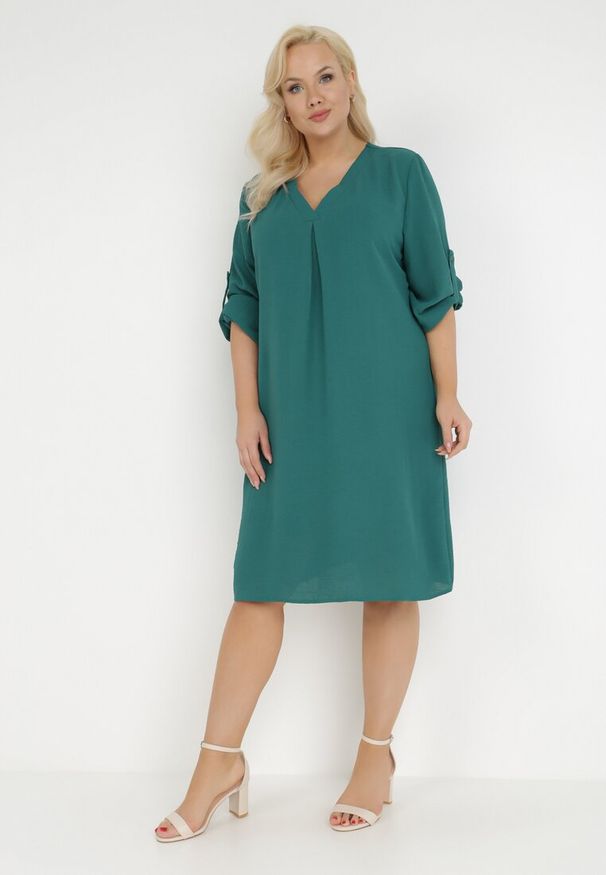 Born2be - Zielona Sukienka Meganie. Kolekcja: plus size. Kolor: zielony. Materiał: koronka. Długość rękawa: długi rękaw. Wzór: gładki, koronka. Typ sukienki: dla puszystych. Styl: elegancki. Długość: midi