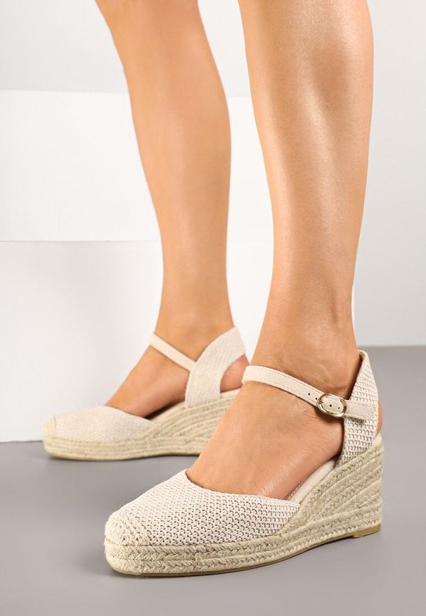 Renee - Beżowe Sandały Typu Espadryle na Koturnie z Plecionki Renaelle. Okazja: na co dzień, na imprezę. Kolor: beżowy. Obcas: na koturnie. Styl: klasyczny, elegancki, casual
