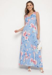 Born2be - Niebieska Sukienka o Rozkloszowanym Kroju z Plisami i Dekoltem w Serek Nitolina. Okazja: na spacer, na co dzień. Typ kołnierza: dekolt w serek. Kolor: niebieski. Materiał: jeans. Długość rękawa: na ramiączkach. Typ sukienki: rozkloszowane. Styl: casual #2