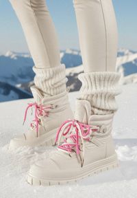 Born2be - Beżowe Śniegowce Vices na Grubej Tłoczonej Podeszwie Anirrise. Kolor: beżowy. Materiał: skóra, jeans #1