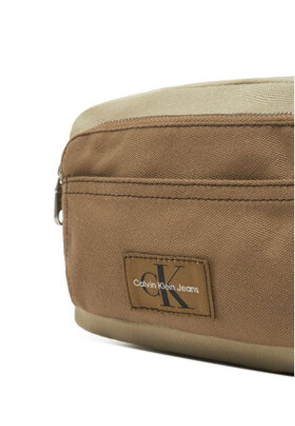 Calvin Klein Jeans Saszetka Workwear Camera Bag Frnt Pocket LV04G3092G Szary. Kolor: szary. Materiał: materiał