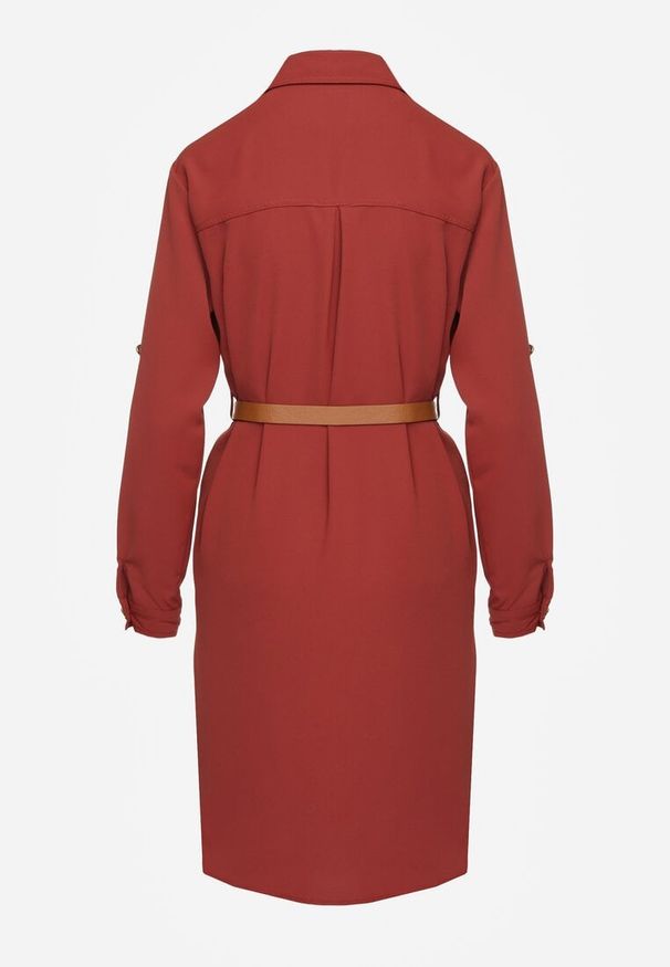 Renee - Bordowa Koszulowa Sukienka Ozdobiona Paskiem i Rękawem z Regulacją Esaviona. Okazja: na co dzień. Kolor: czerwony. Materiał: jeans. Wzór: aplikacja. Typ sukienki: koszulowe. Styl: casual, elegancki