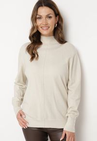 Born2be - Jasnobeżowy Sweter Półgolf z Wiskozą Ozdobiony Guzikami na Rękawach i Brokatem Tertina. Kolor: beżowy. Materiał: wiskoza. Wzór: aplikacja. Sezon: zima #4