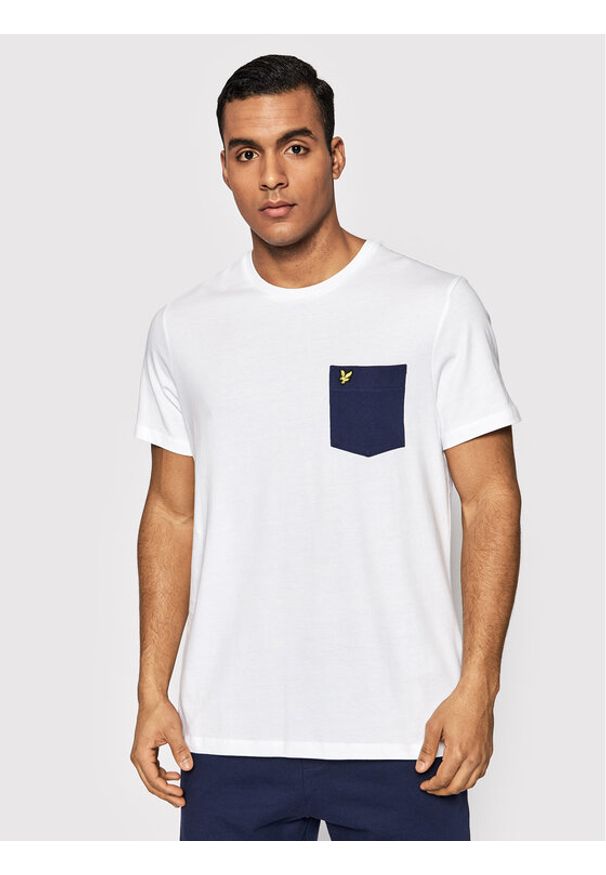 Lyle & Scott T-Shirt Contrast Pocket TS831VOG Biały Regular Fit. Kolor: biały. Materiał: bawełna