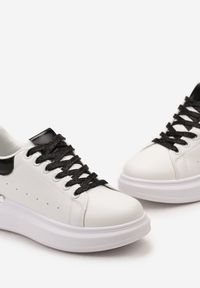 Born2be - Biało-Czarne Sneakersy na Platformie z Metaliczną Wstawką i Brokatowymi Sznurówkami Wuriana. Kolor: biały. Materiał: skóra. Obcas: na platformie #6