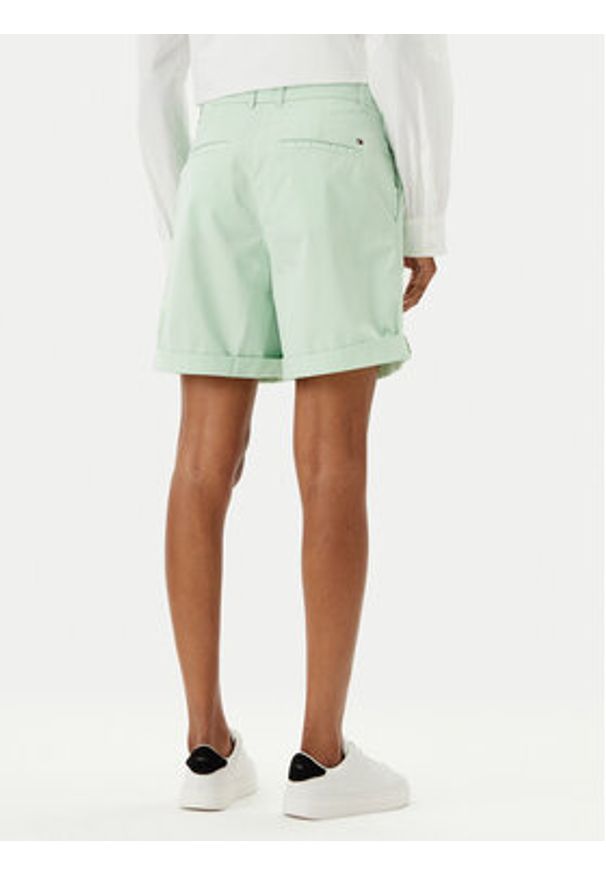 TOMMY HILFIGER - Tommy Hilfiger Szorty materiałowe WW0WW42457 Zielony Regular Fit. Kolor: zielony. Materiał: bawełna