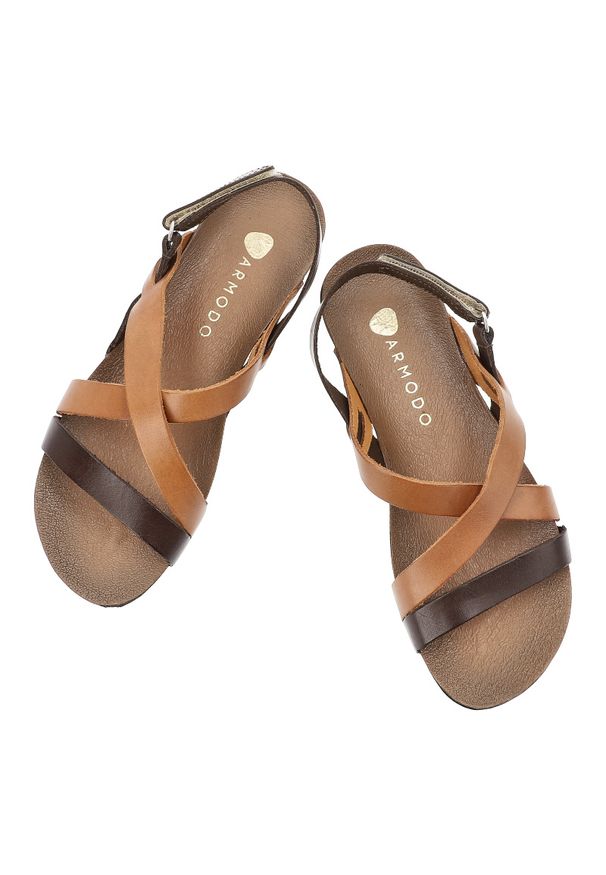 Sandały damskie Armodo, cholewka ze skóry naturalnej z krzyżującymi się paskami odkryty fason z zapięciem na kostce, brązowe, 40032. Okazja: na co dzień, na spacer. Zapięcie: pasek. Kolor: brązowy. Materiał: skóra. Sezon: lato. Styl: elegancki, wakacyjny, casual