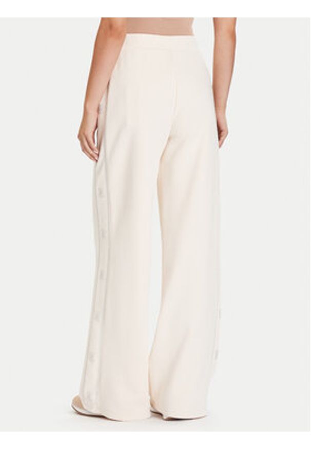 Guess Spodnie dresowe V5BB12 KCX22 Beżowy Wide Leg. Kolor: beżowy. Materiał: syntetyk