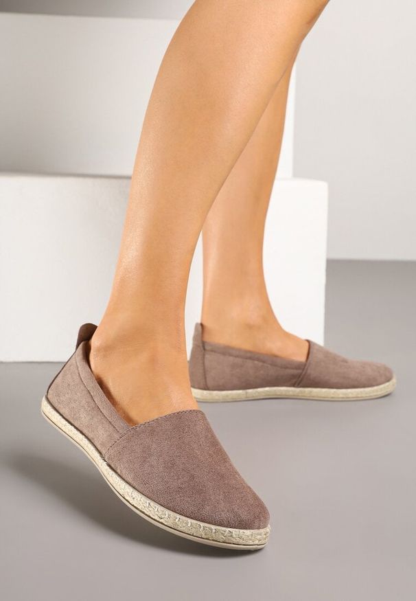 Born2be - Ciemnobeżowe Espadryle na Płaskiej Plecionej Podeszwie Juliatta. Okazja: na co dzień. Kolor: beżowy. Styl: klasyczny, casual, elegancki
