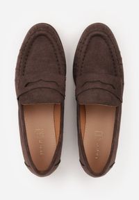 Born2be - Ciemnobrązowe Marszczone Mokasyny VICES z Wkładką ze Skóry Naturalnej Nerihaneh. Okazja: na co dzień. Kolor: brązowy. Materiał: skóra. Obcas: na płaskiej podeszwie. Styl: casual, klasyczny, elegancki #5
