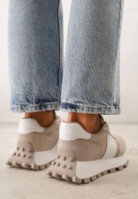 Renee - Beżowe Zamszowe Sneakersy na Podeszwie Chunky z Perforowaną Cholewką Cezarlina. Okazja: na co dzień. Kolor: beżowy. Materiał: zamsz. Szerokość cholewki: normalna #5