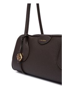 Calvin Klein Torebka Emblem Trio Pebble LV04F3743G Brązowy. Kolor: brązowy. Materiał: skórzane #6