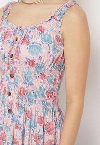 Born2be - Jasnoróżowa Rozkloszowana Sukienka Bawełniana w Kwiatowy Print z Guzikami Jamallia. Okazja: na co dzień. Kolor: różowy. Materiał: bawełna. Wzór: kwiaty, nadruk. Typ sukienki: proste. Styl: casual, klasyczny #4