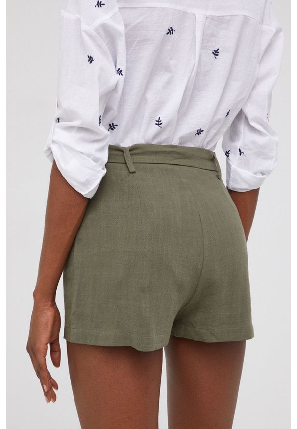 Answear Lab szorty z lnem damskie kolor zielony gładkie high waist. Stan: podwyższony. Kolor: zielony. Materiał: len. Wzór: gładki. Styl: wakacyjny