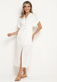 Born2be - Biała Bawełniana Sukienka z Koszulową Górą i Ściągaczem w Talii Vikleta. Okazja: na co dzień. Typ kołnierza: dekolt w kształcie V. Kolor: biały. Materiał: bawełna. Typ sukienki: koszulowe. Styl: casual, klasyczny #5