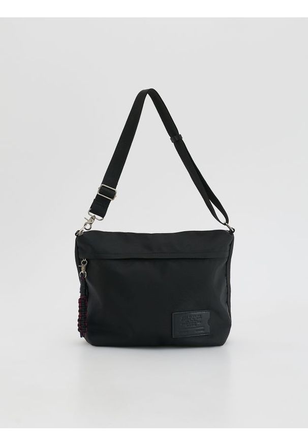 Reserved - Torba na ramię - czarny. Kolor: czarny. Wzór: gładki. Rodzaj torebki: na ramię