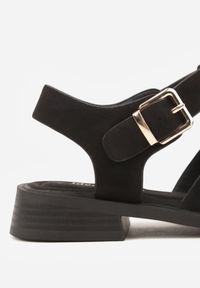 Renee - Czarne Sandały o Fasonie Gladiatorek z Paskiem ze Sprzączką Abma. Okazja: na co dzień. Zapięcie: pasek. Kolor: czarny. Styl: casual #5