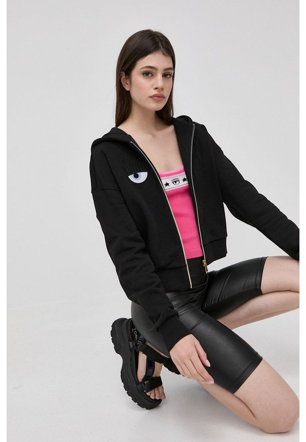 Chiara Ferragni bluza bawełniana damska kolor czarny z kapturem gładka. Typ kołnierza: kaptur. Kolor: czarny. Materiał: bawełna. Wzór: gładki
