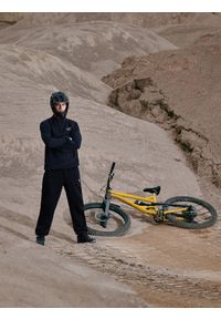 4f - 4F Bluza relaxed bez kaptura męska - czarna L. Okazja: na co dzień. Typ kołnierza: bez kaptura. Kolor: czarny. Styl: casual #2