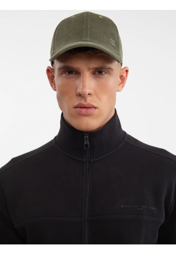 Big-Star - Bluza męska rozpinana ze stójką czarna Wlador 906. Typ kołnierza: kołnierzyk stójkowy. Kolor: czarny. Materiał: dzianina, dresówka, materiał. Długość: długie. Wzór: ze splotem. Sezon: lato. Styl: sportowy, klasyczny, elegancki