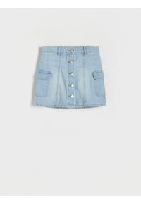 Reserved - Jeansowa spódnica z kieszeniami cargo - niebieski. Kolor: niebieski. Materiał: jeans. Wzór: gładki. Typ sukienki: w kształcie A #1