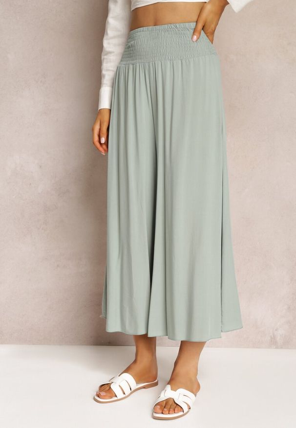Renee - Jasnozielone Szerokie Spodnie High Waist o Długości 7/8 Rathi. Stan: podwyższony. Kolor: zielony. Materiał: wiskoza, tkanina