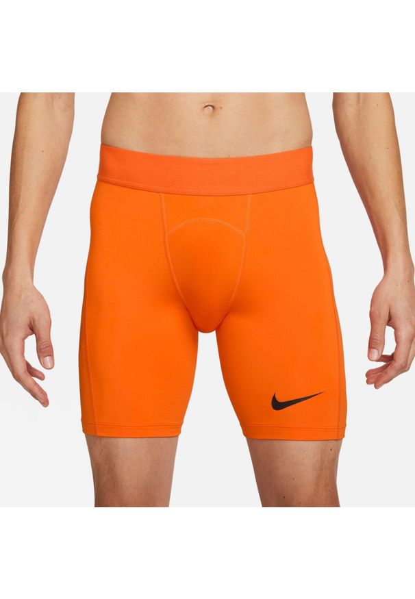 Spodnie treningowe męskie Nike Pro Drifit Strike. Kolor: czarny, wielokolorowy, pomarańczowy. Długość: krótkie. Sport: piłka nożna