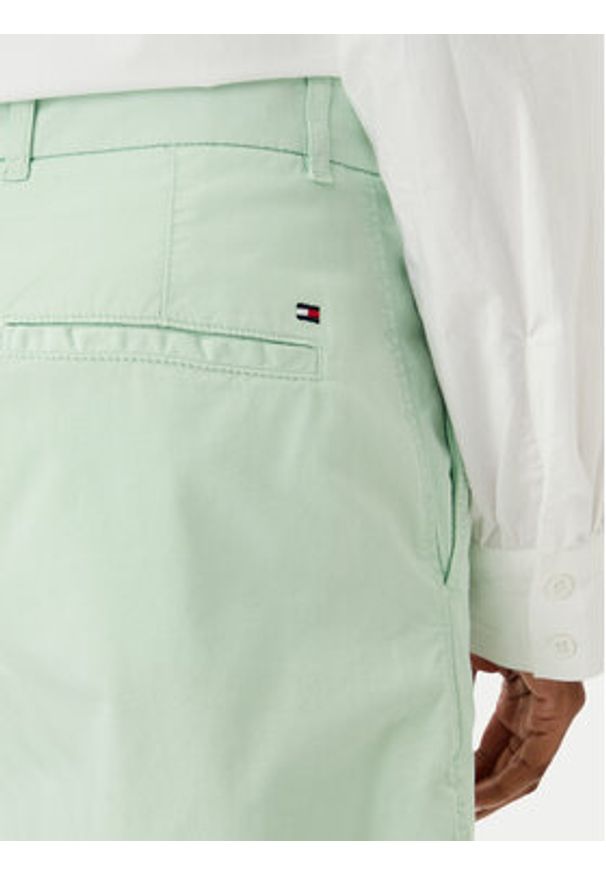TOMMY HILFIGER - Tommy Hilfiger Szorty materiałowe WW0WW42457 Zielony Regular Fit. Kolor: zielony. Materiał: bawełna