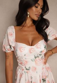 Renee - Różowa Sukienka z Bufiastymi Rękawami w Kwiaty Zerana. Okazja: na imprezę, na randkę. Kolor: różowy. Wzór: kwiaty. Sezon: lato. Styl: elegancki #3