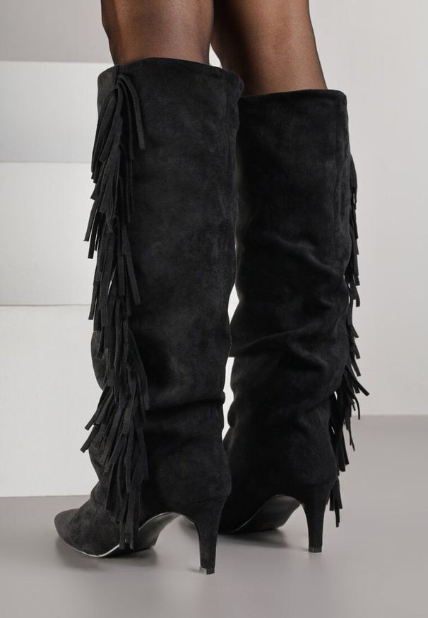 Renee - Czarne Kozaki na Szpilce w Stylu Boho Ozdobione Frędzlami Mevinavia. Okazja: na co dzień. Kolor: czarny. Materiał: jeans. Wzór: aplikacja. Sezon: lato. Obcas: na szpilce. Styl: boho