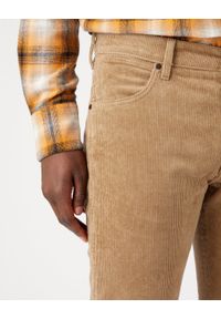 Wrangler - WRANGLER LARSTON MĘSKIE SPODNIE SZTRUKSOWE SZTRUKSY SZTRUKS LEAD GREY W18SA2M24. Materiał: sztruks #5