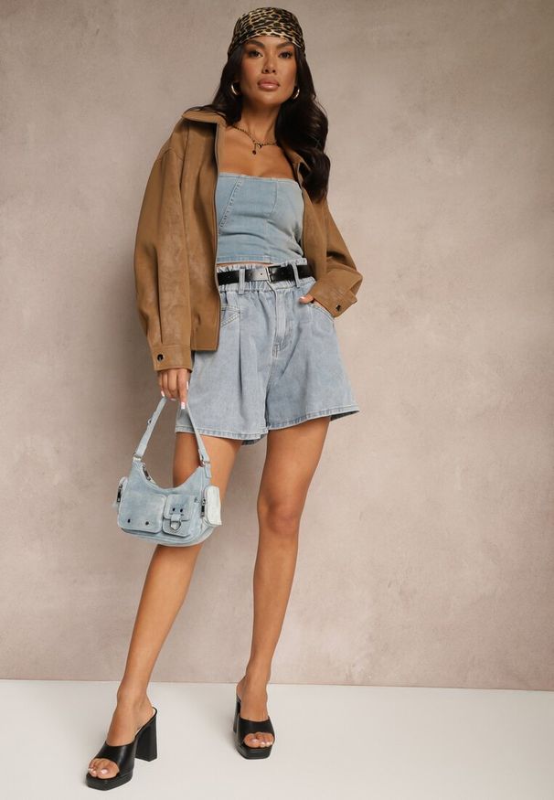 Renee - Jasnoniebieskie Szorty Jeansowe z Gumką w Talii i Paskiem Zdobione Przeszyciami Alanissa. Okazja: na co dzień. Stan: podwyższony. Kolor: niebieski. Materiał: jeans. Wzór: aplikacja. Sezon: lato. Styl: casual
