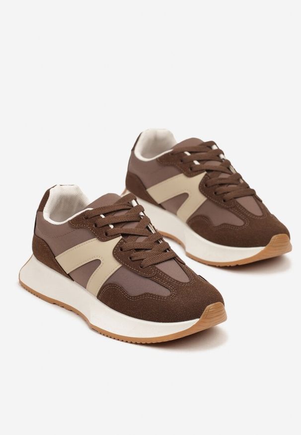 Born2be - Brązowe Płaskie Sneakersy z Geometrycznym Wzorem Nawla. Nosek buta: okrągły. Zapięcie: sznurówki. Kolor: brązowy. Materiał: materiał. Wzór: geometria. Obcas: na obcasie. Wysokość obcasa: niski