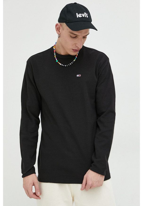 Tommy Jeans longsleeve bawełniany kolor czarny gładki. Kolor: czarny. Materiał: bawełna. Długość rękawa: długi rękaw. Wzór: gładki