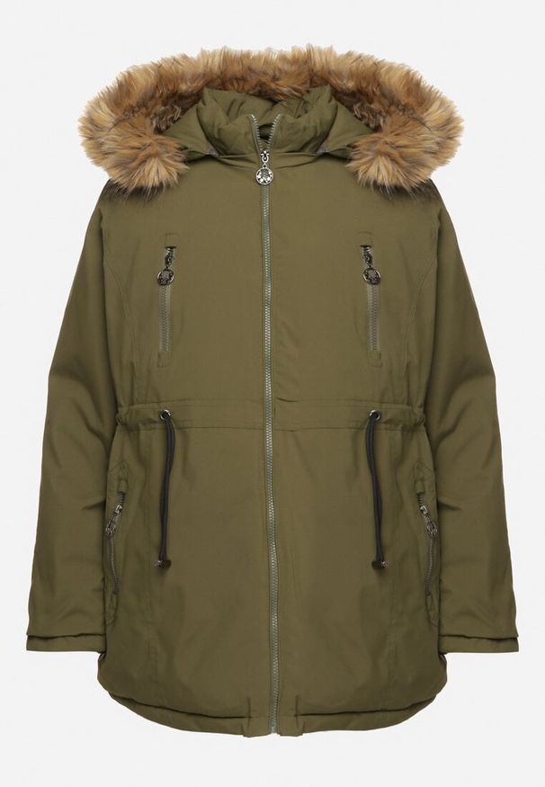 Born2be - Ciemnozielona Kurtka Parka z Zasuwanymi Kieszeniami i Futerkiem Przy Kapturze Siarietia. Okazja: na co dzień. Kolor: zielony. Materiał: futro. Długość rękawa: długi rękaw. Długość: długie. Sezon: zima. Styl: elegancki, casual