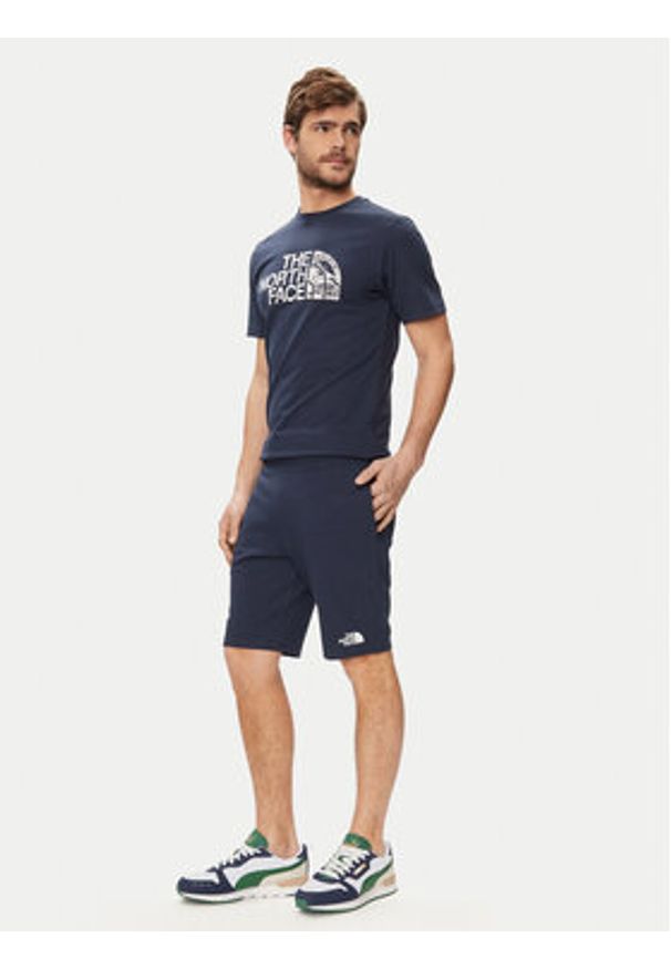 The North Face Szorty sportowe Standard NF0A3S4E Granatowy Regular Fit. Kolor: niebieski. Materiał: bawełna. Styl: sportowy