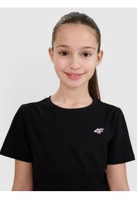 4f - 4F T-shirt regular gładki dziewczęcy - czarny 122 (6-7 lat). Okazja: na co dzień. Kolor: czarny. Materiał: bawełna, jersey, dzianina. Długość rękawa: krótki rękaw. Długość: krótkie. Wzór: gładki. Sezon: lato. Styl: sportowy, klasyczny, casual
