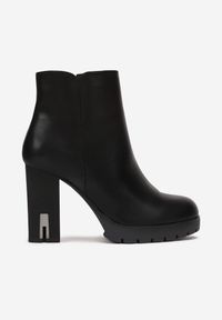 Renee - Czarne Botki na Słupku z Metaliczną Wstawką i Podeszwą z Protektorem Zallen. Nosek buta: okrągły. Zapięcie: zamek. Kolor: czarny. Materiał: materiał. Sezon: jesień, zima. Obcas: na słupku. Wysokość obcasa: średni #3