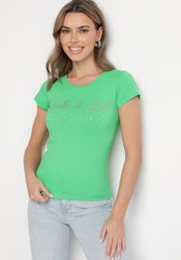 Born2be - Zielony Bawełniane T-shirt z Cyrkoniami i Napisem Readia. Okazja: na co dzień. Kolor: zielony. Materiał: bawełna. Wzór: napisy. Styl: klasyczny, casual #3