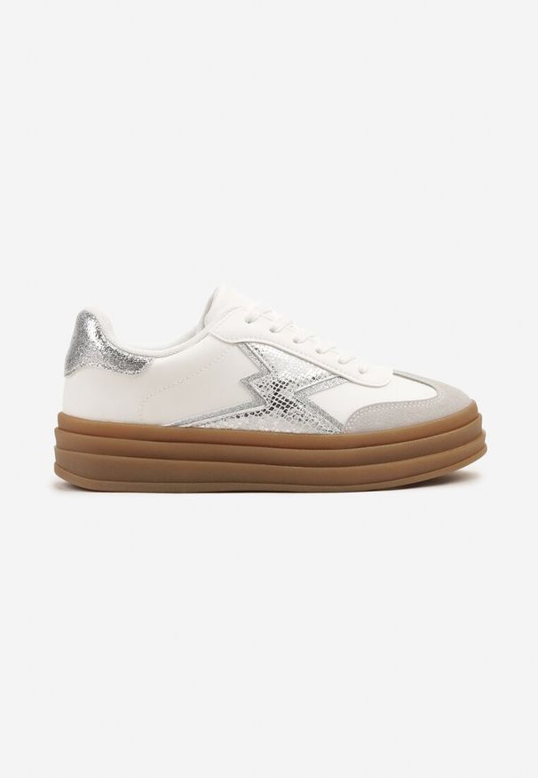 Renee - Srebrno-Białe Sneakersy w Stylu Tenisówek Ozdobione Geometrycznym Wzorem Tolivanna. Okazja: na co dzień. Zapięcie: sznurówki. Kolor: srebrny. Materiał: jeans. Wzór: aplikacja, geometria
