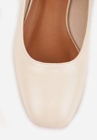 Renee - Beżowe Czółenka na Słupku Mary Jane Ozdobione Paskami Omevira. Okazja: na co dzień. Zapięcie: pasek. Kolor: beżowy. Materiał: dzianina. Wzór: aplikacja. Obcas: na słupku. Styl: casual, elegancki #2